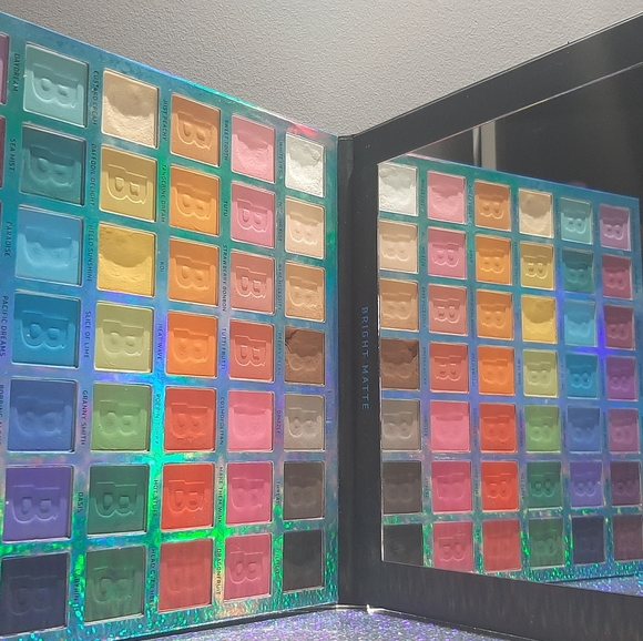 EYN by Beauty Bay Bright Mattes Palette - Picture 3 of 3